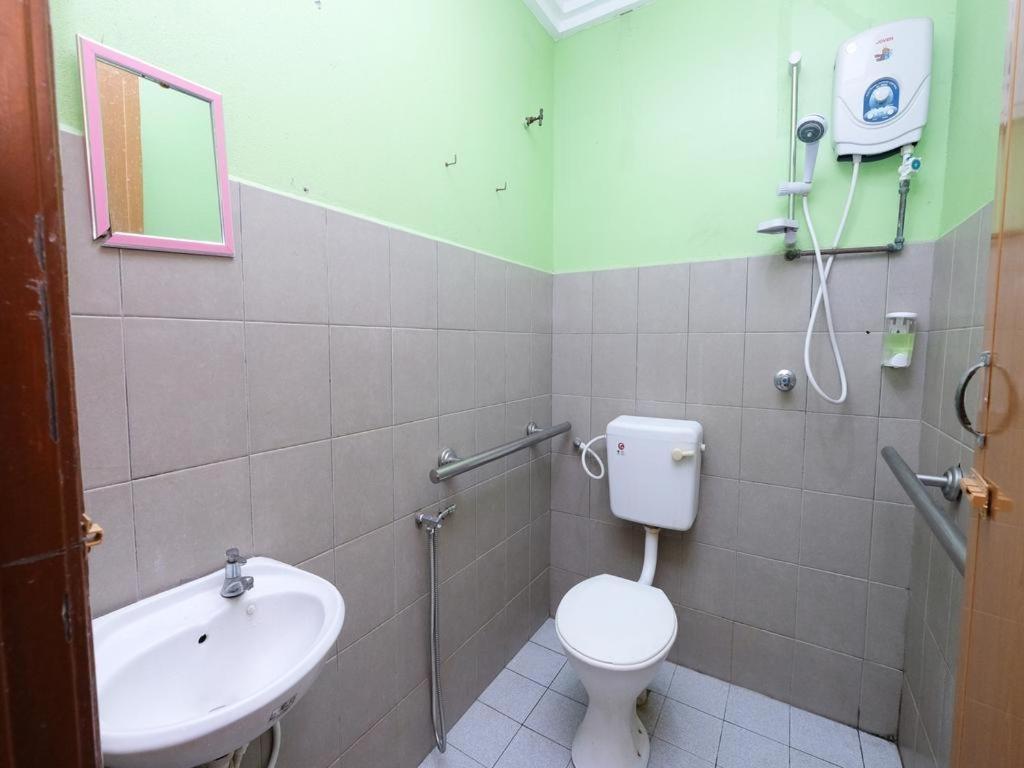 קוטה בארו Mrj Hotel Wakaf Che Yeh 2 מראה חיצוני תמונה